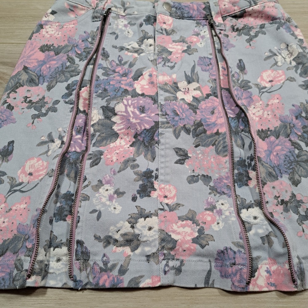 Kimchi Blue Urban Outfitters Floral Denim Mini Skirt Pink‎ Blue Zipper Detail 8